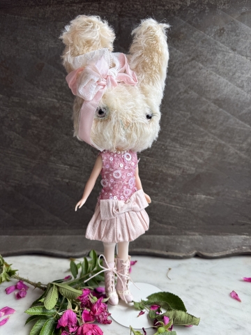 Picture of Bunny Blythe "Maud Ivory" - ooak by Letty Worley wearing ODD PRINCESS Fashion