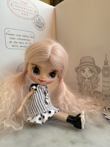 Picture of Tiny Traveller "Felicity" - Custom Authentic Petite Blythe Doll (Takara) by SplatterGirl