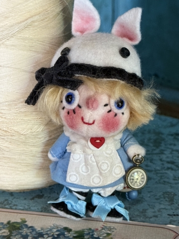 Picture of Wee Alice in Wonderland - ooak  by Jody Battaglia 