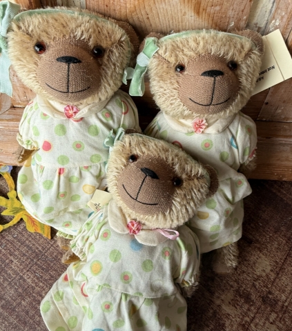 Picture of Giggles - Mohair Teddy 9" Jody Battaglia Design  - SALE 