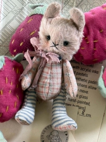 Picture of Calico Buns - ooak mini art toy by Olesya of Amici & Orsetti 